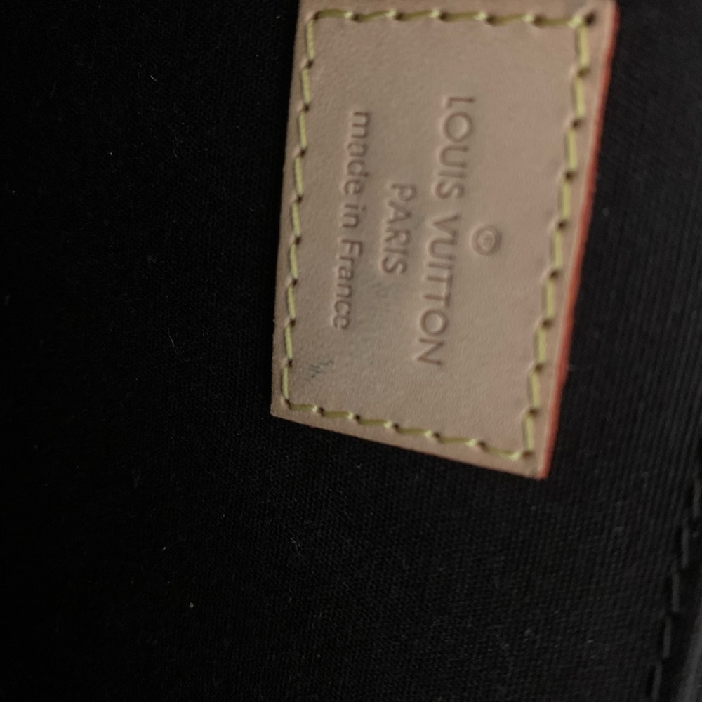 LOUIS VUITTON
Vernis Roxbury Drive Amarante - Picture 3 of 16